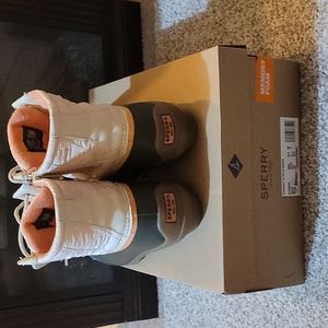 Sperry size 9.5 peach and army green
